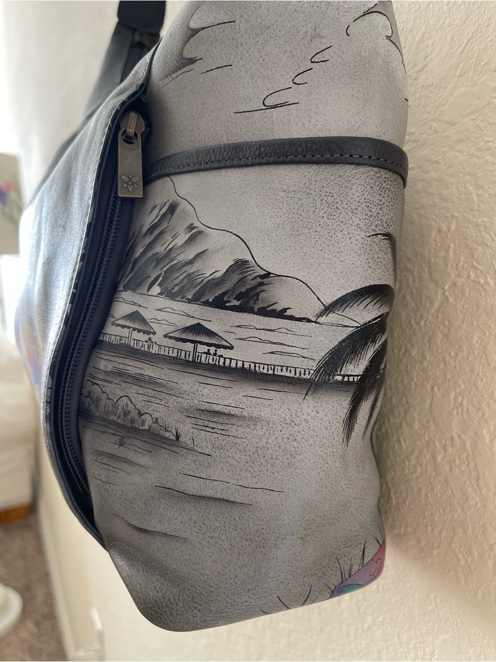 Anuschka Gray Leather Shoulder Bag with Colorful Yellow & Red Van Artwork - Picture 8 of 10